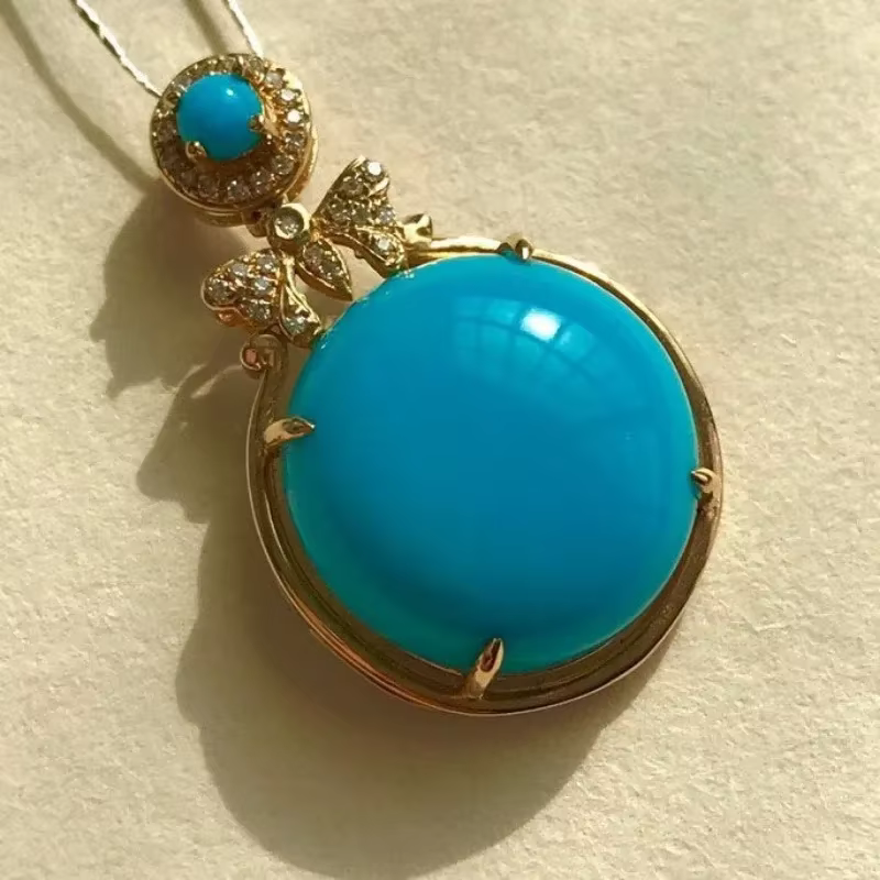 Pendentif circulaire papillon bleu exquis rétro