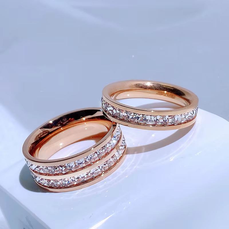 Bague de luxe en acier inoxydable pour femmes