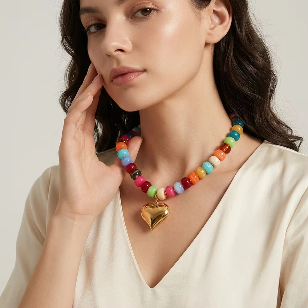 Collier pendentif cœur en résine colorée E.B.belle