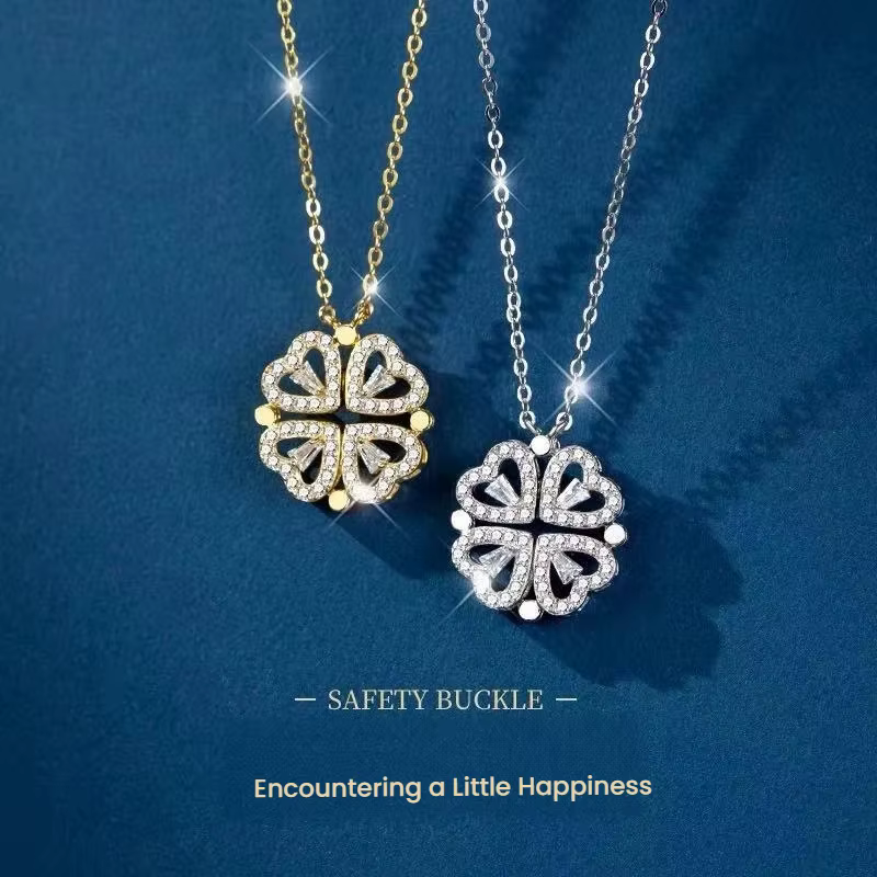 Collier pendentif en forme de cœur trèfle à quatre feuilles