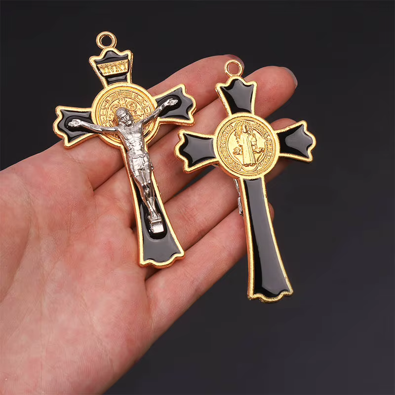 Tout nouveau grand pendentif artisanal de bijoux de croix de jésus religieux