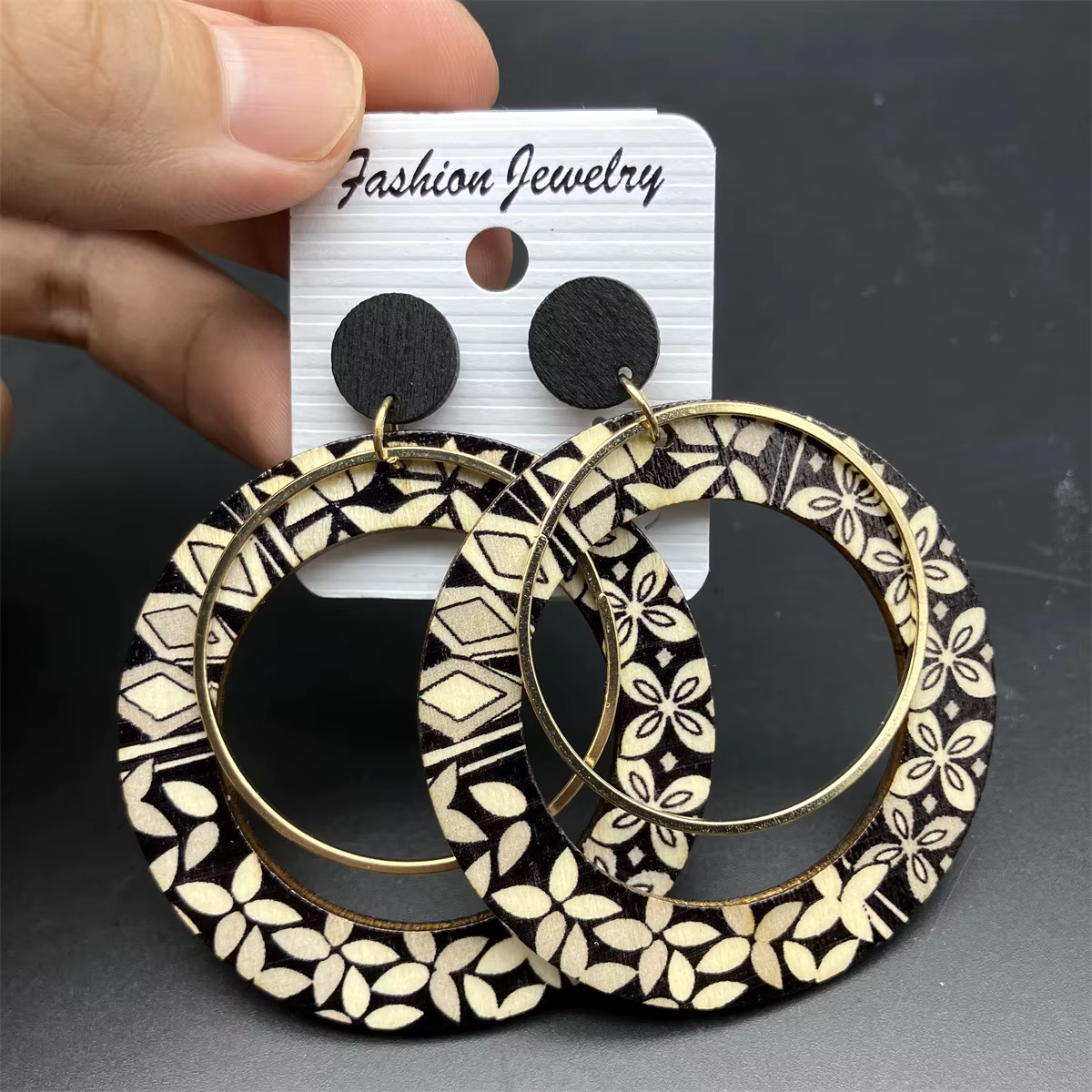 Boucles d'oreilles ethniques bohème en bois peint coloré pour femmes