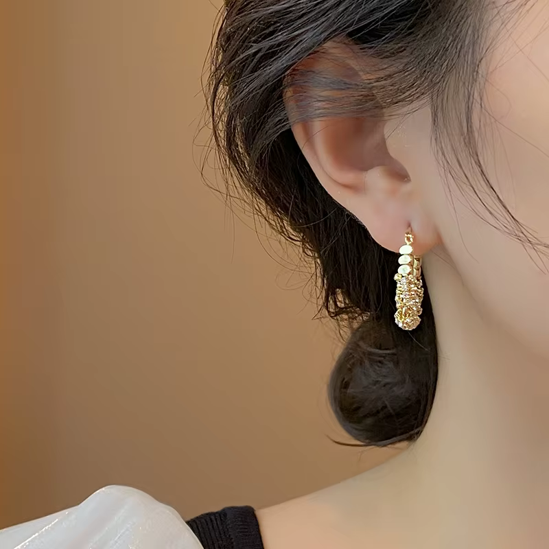 Conception du nouvel an: Micro ensemble géométrique irrégulier boucles d'oreilles en métal Zircon accessoires d'oreille de luxe pour les femmes en 2025 bijoux de mode