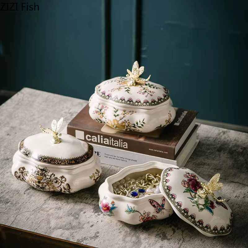 Boîte à bijoux en céramique vintage