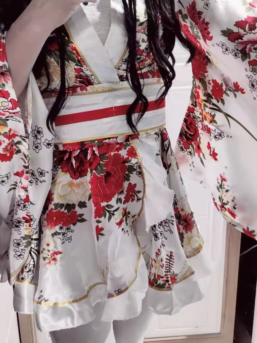 Kimono, costume traditionnel japonais pour femmes