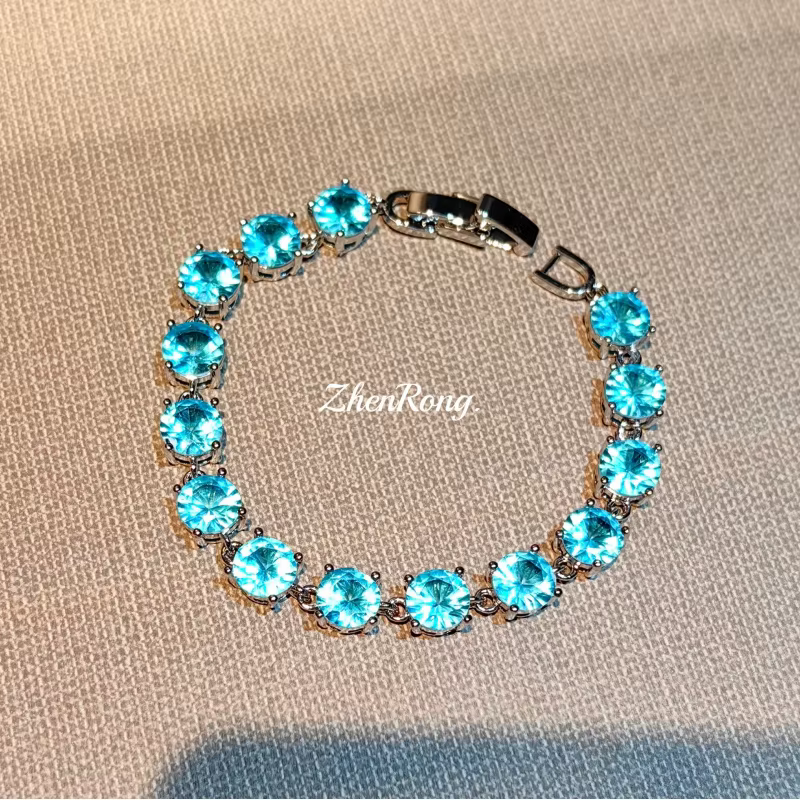 Bracelet chaîne avec pendentif en zircone cubique violette de forme ronde en argent Pera pour femmes