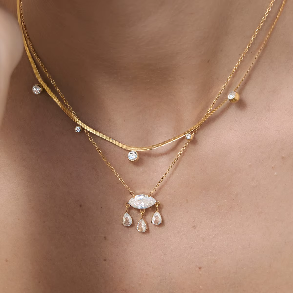 Collier pendentif Zora Luxurious Water Drop Zircon pour femmes