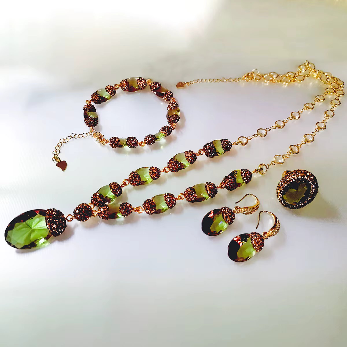 BOCARMAN Collier, bracelet et boucles d'oreilles ovales en sultanite synthétique diaspore à couleur changeante