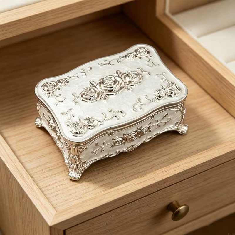 Vitrine bijoux luxueuse finition Antique