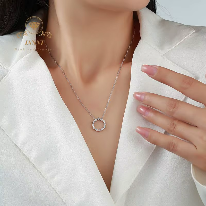 Chaîne de clavicule en argent sterling S925 avec moissanite œil de cheval et motif couronne