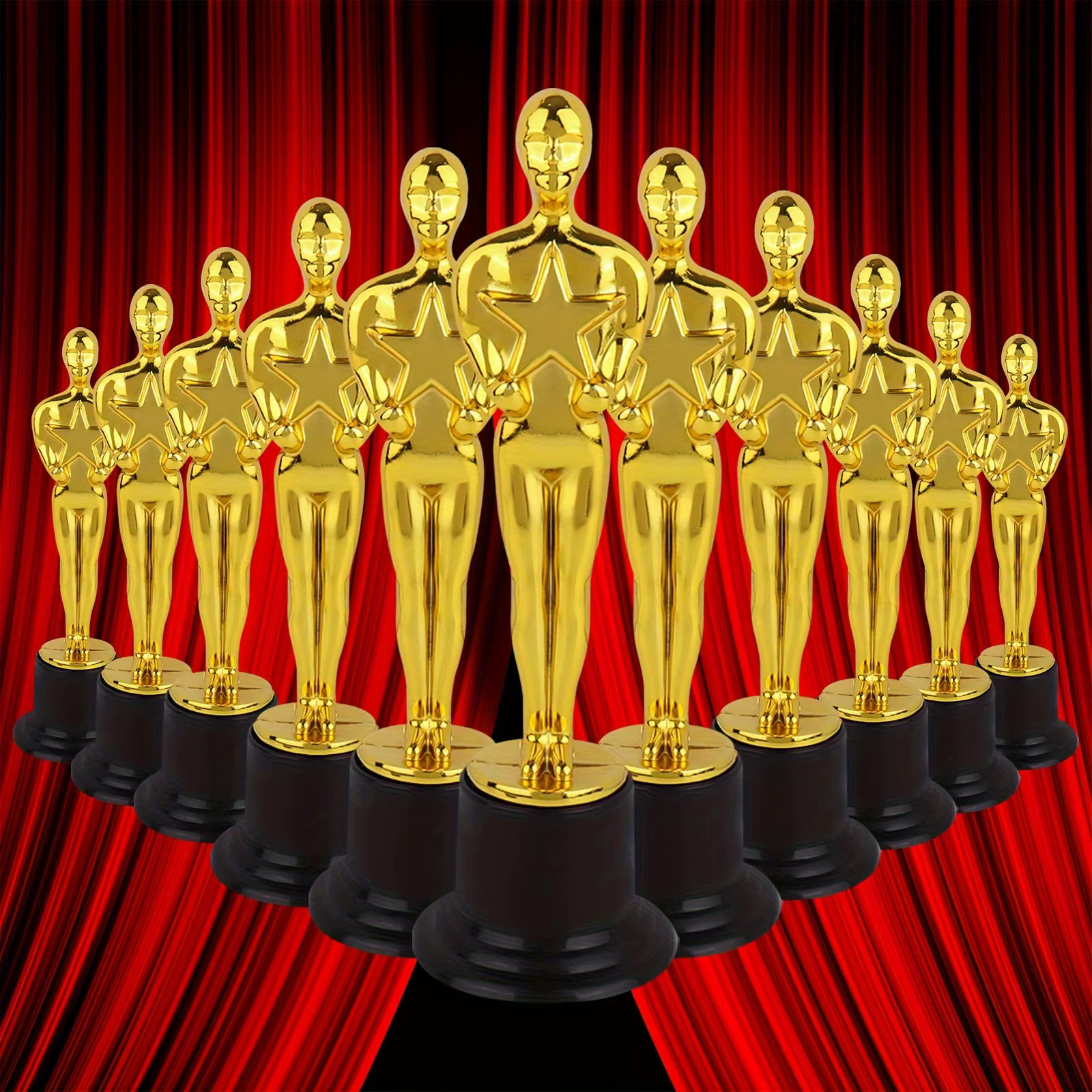 Statuettes de trophées dorés
