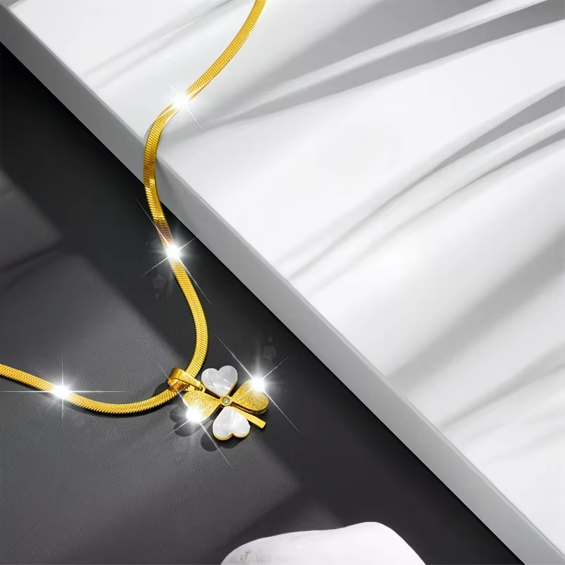 Collier pendentif trèfle à quatre feuilles porte-bonheur
