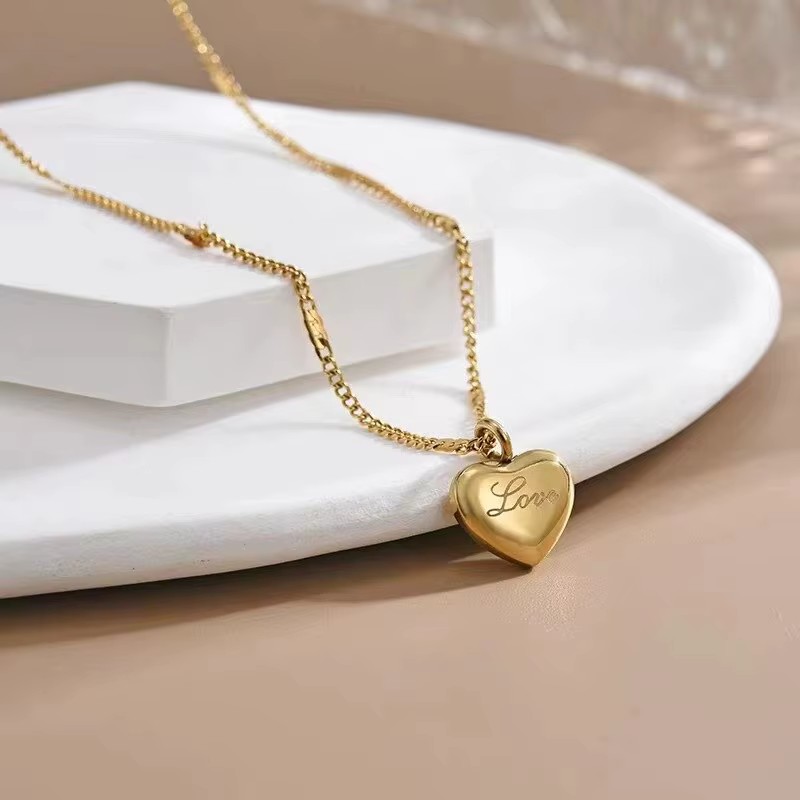 Collier couleur or, 1 pièce