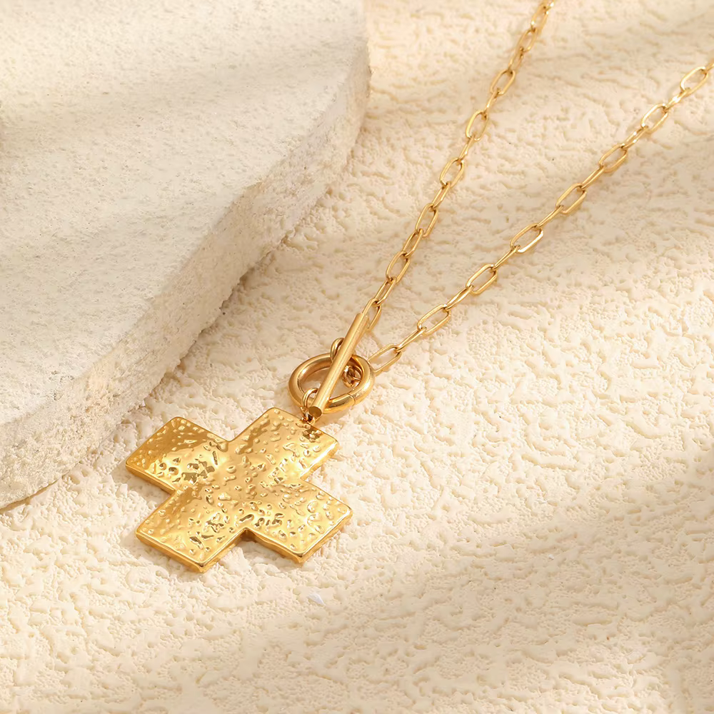 Colliers avec pendentif croix martelé E.B.belle pour femmes