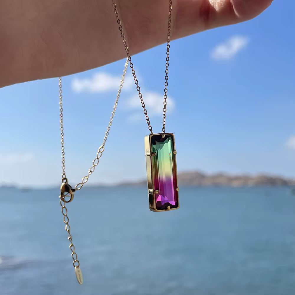 Amaiyllis lumière luxe arc-en-ciel dégradé couleur carré griffe boîte chaîne clavicule collier pendentif pour femmes bijoux