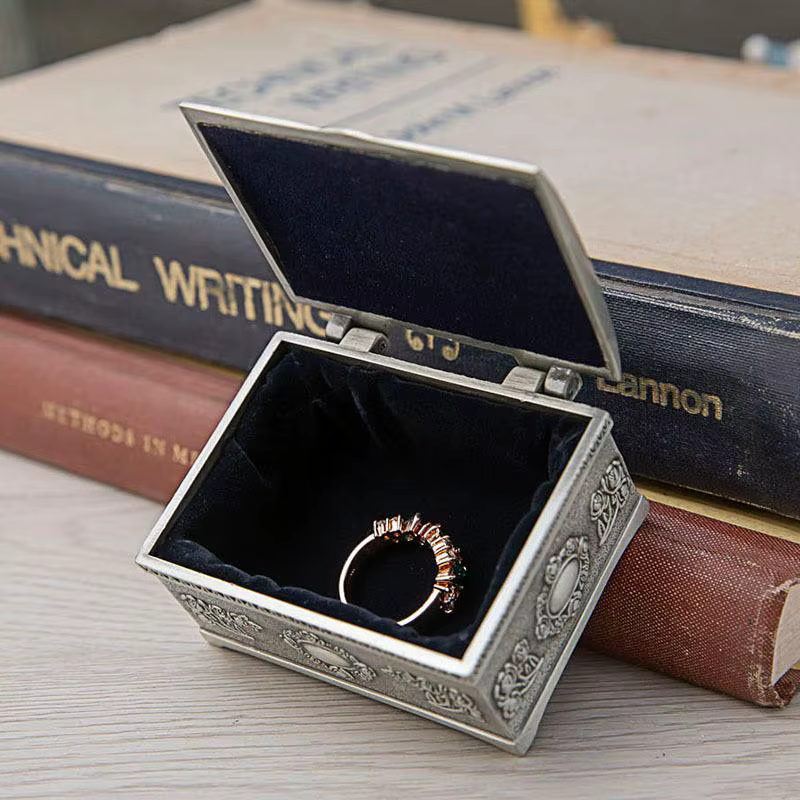 Boîte à bijoux rétro de style européen en métal