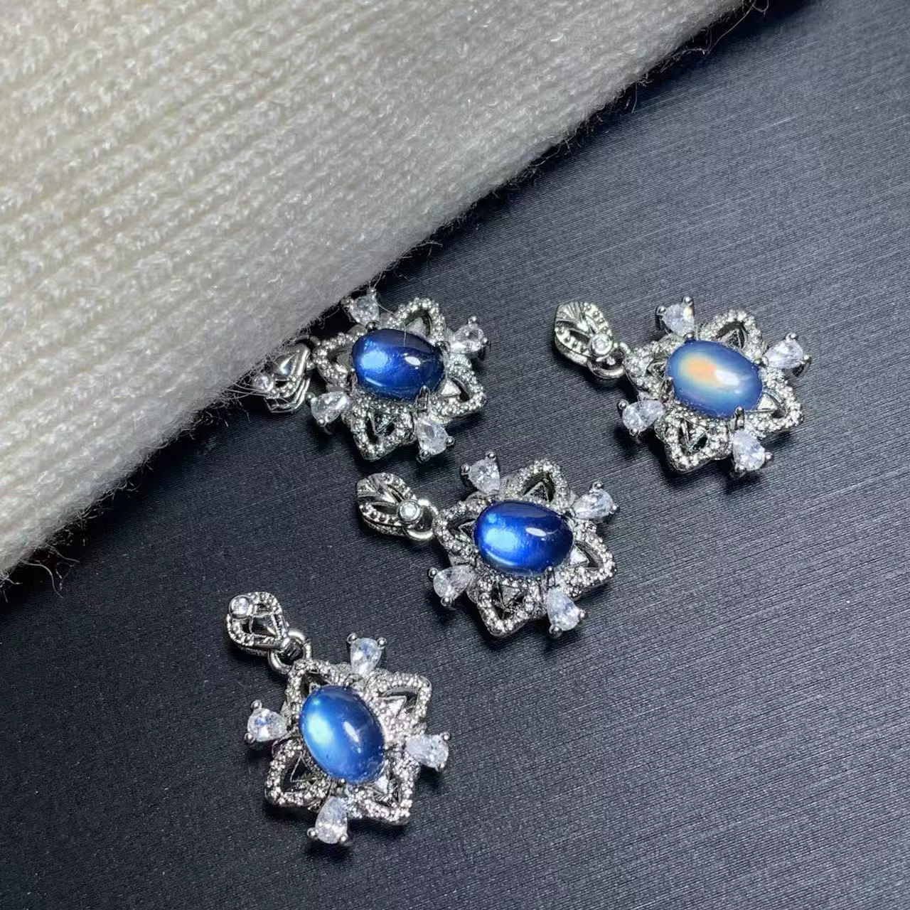 Collier pendentif en aquamarine naturelle