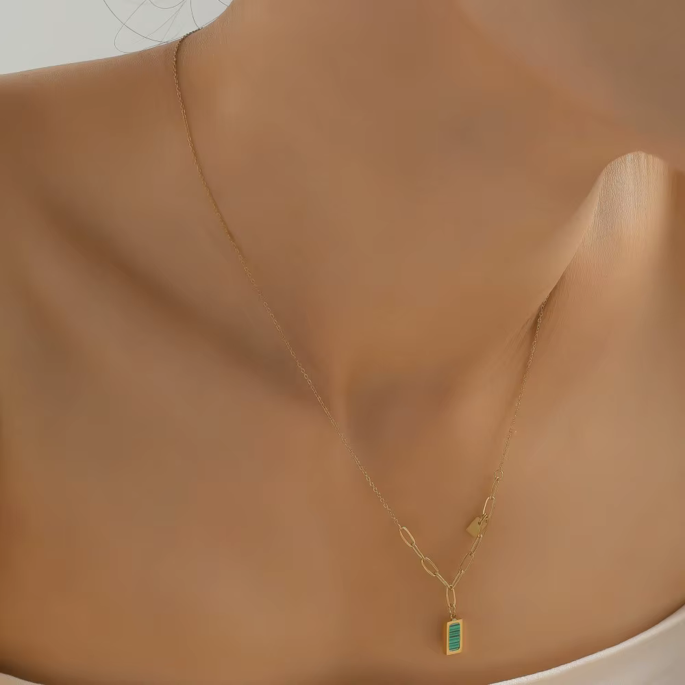 Collier pendentif carré en acier inoxydable pour femmes