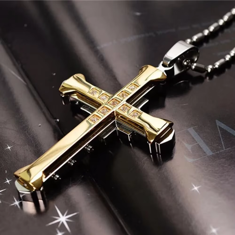 Pendentif Croix de Jésus en Cristal 2026 Nouveau style masculin Simple et tendance Articles de mode Bijoux en acier Choix idéal pour les fêtes