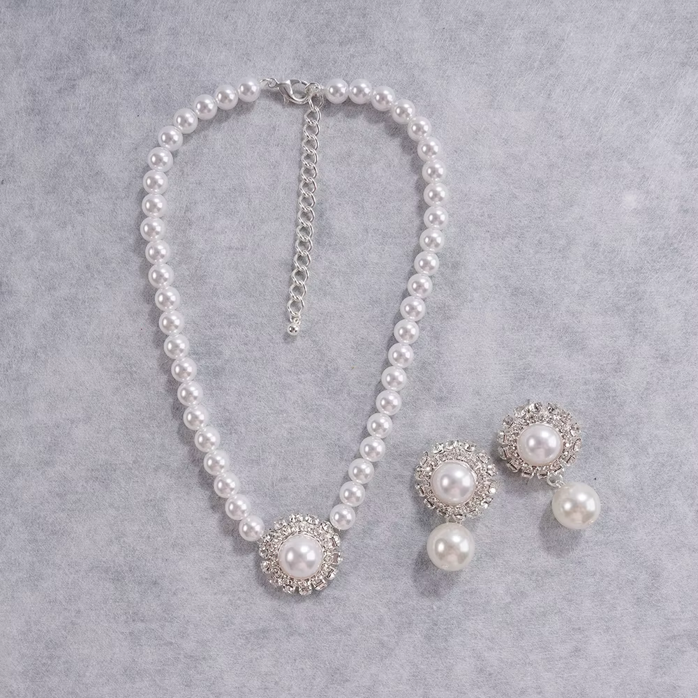 Ensemble de bijoux scintillants en perles fabriquées à la main