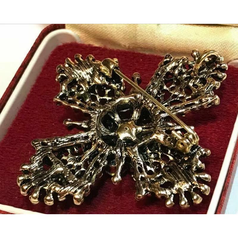 Broche croix maltais en cristal rouge et vert de Style Vintage/épingle à châle pendentif