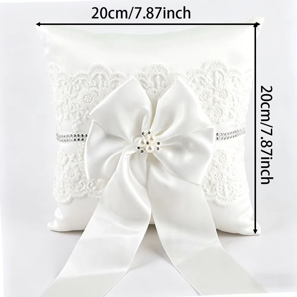 Coussin porte-alliances blanc en dentelle avec nœud et perle
