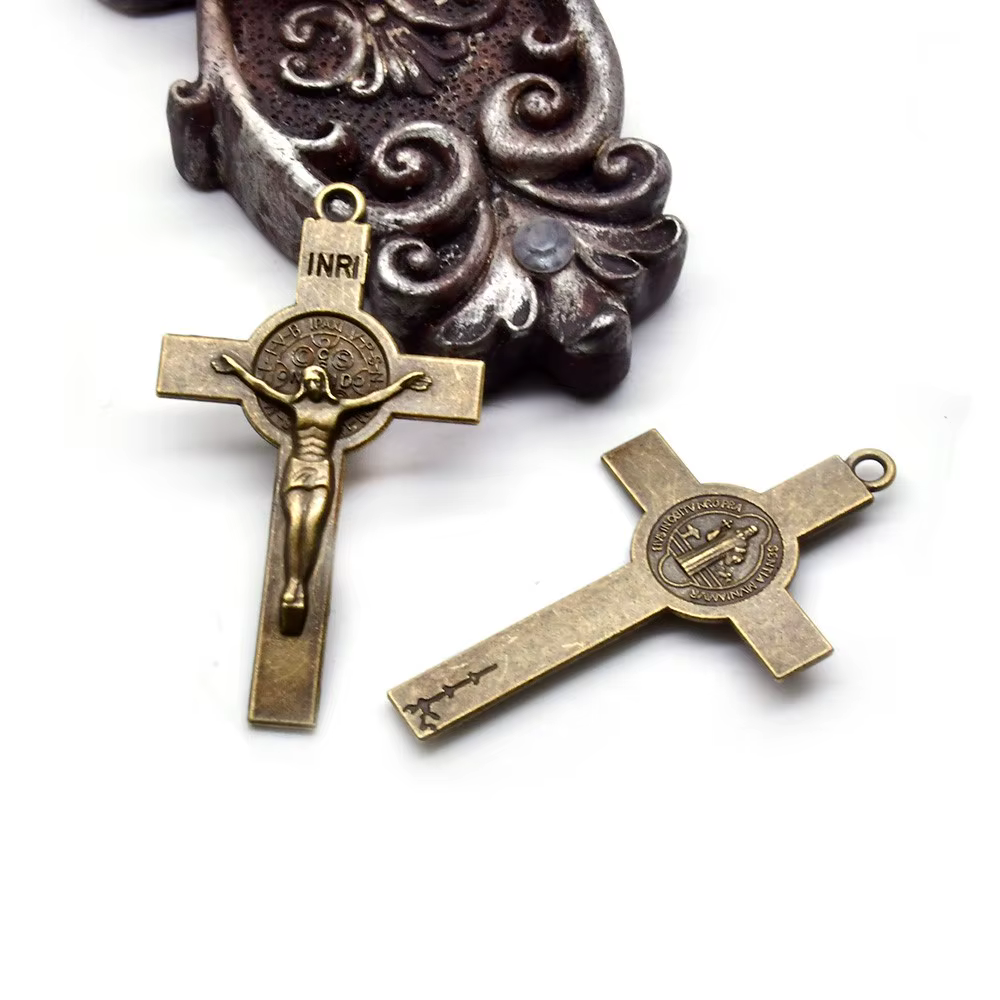Pendentif Crucifix en Bronze Antique