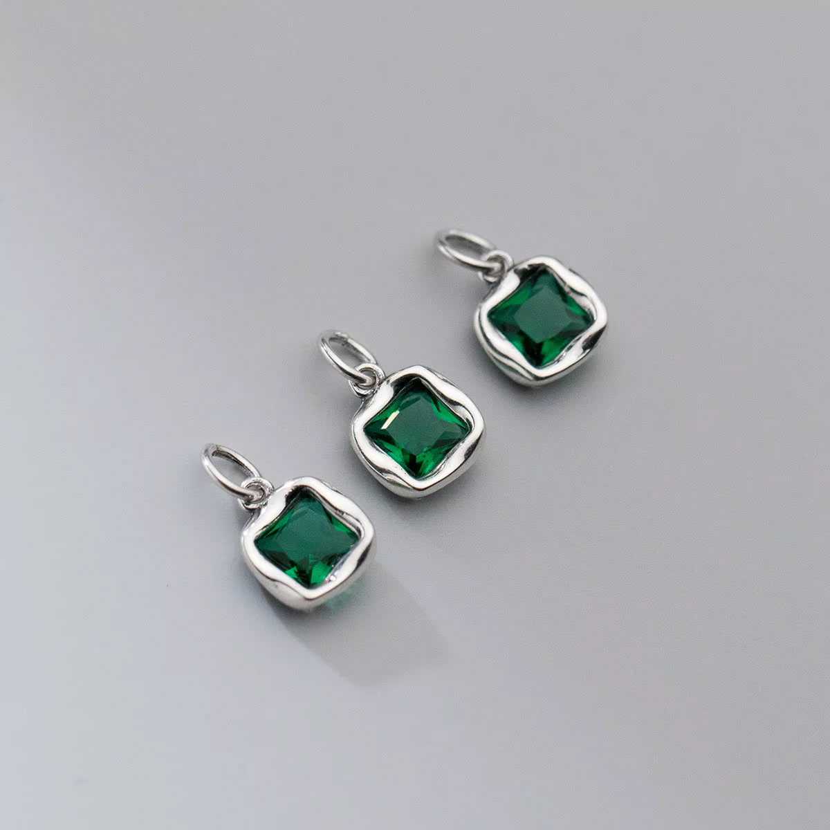 Breloques carrées en Zircon