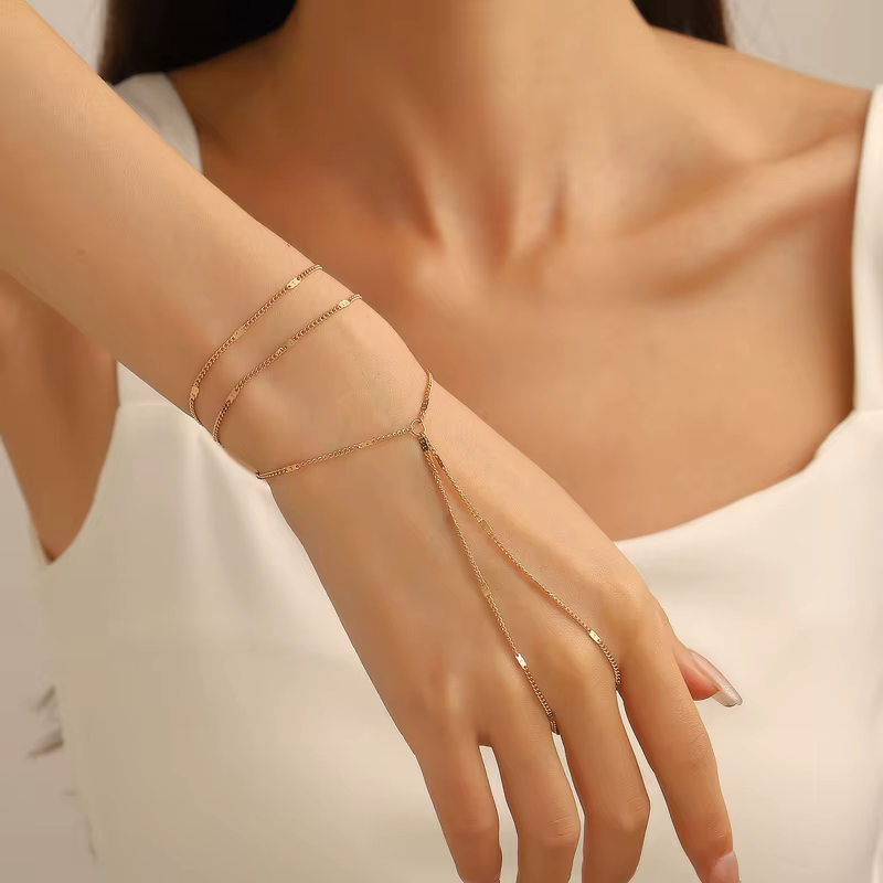 Bracelets minimalistes fins à chaîne connectée pour femmes