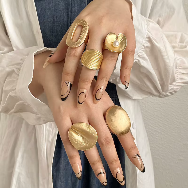 Bijoux à la mode, Design européen et américain