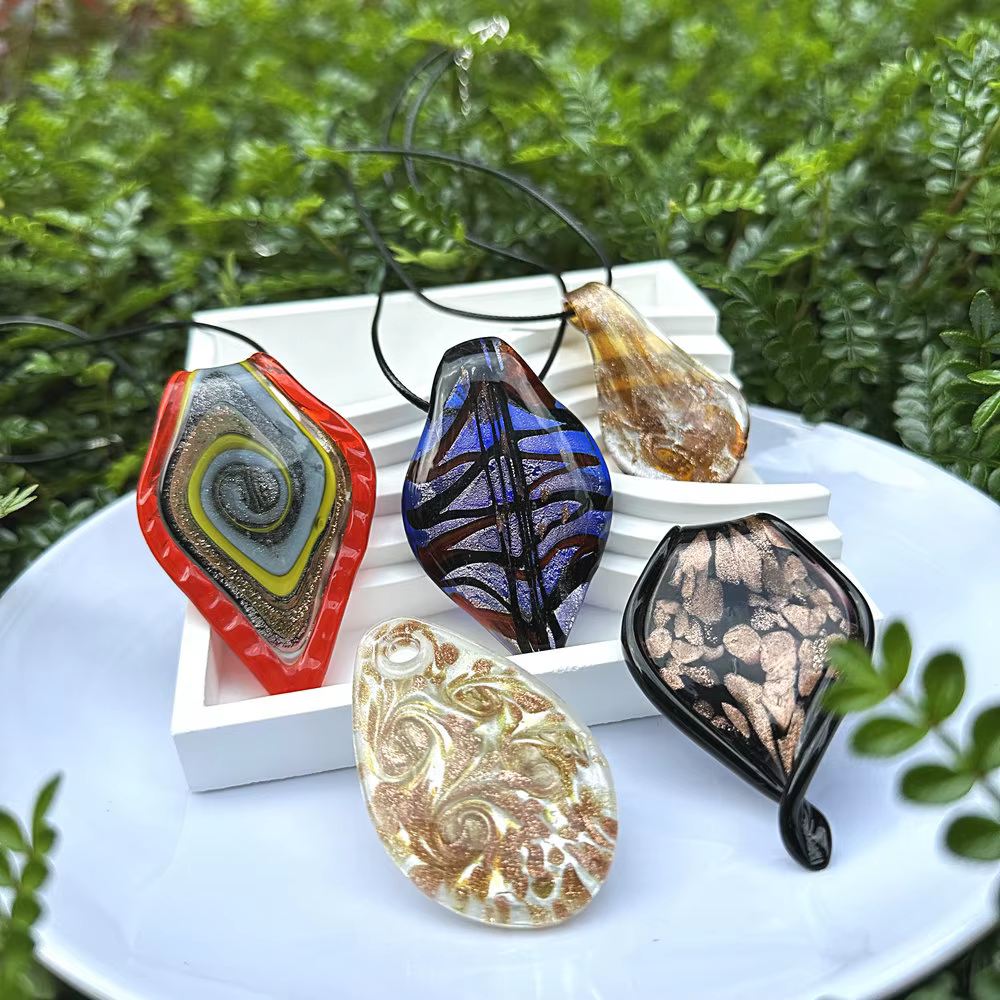 Collier pendentif en verre émaillé coloré INES