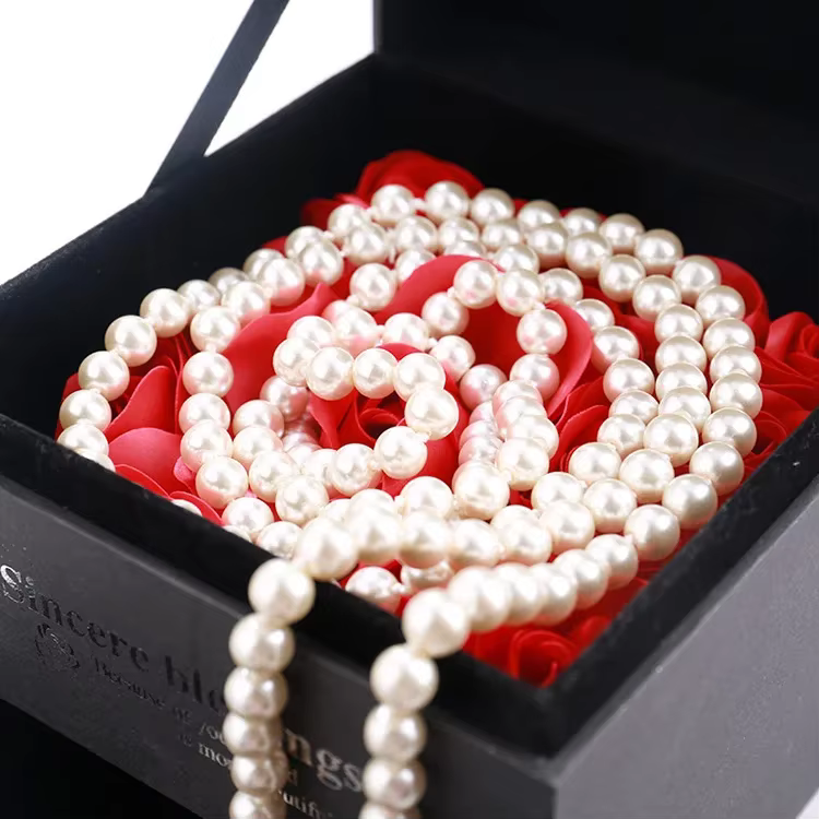 Collier long tendance en perles pour femme