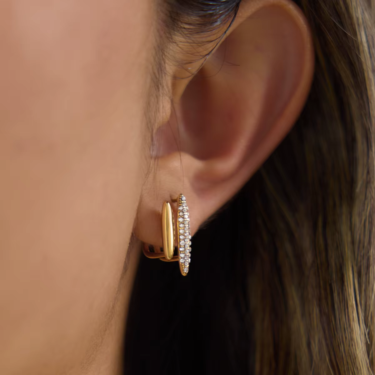 Boucles d'oreilles Zora classiques à double ligne avec cristaux blancs