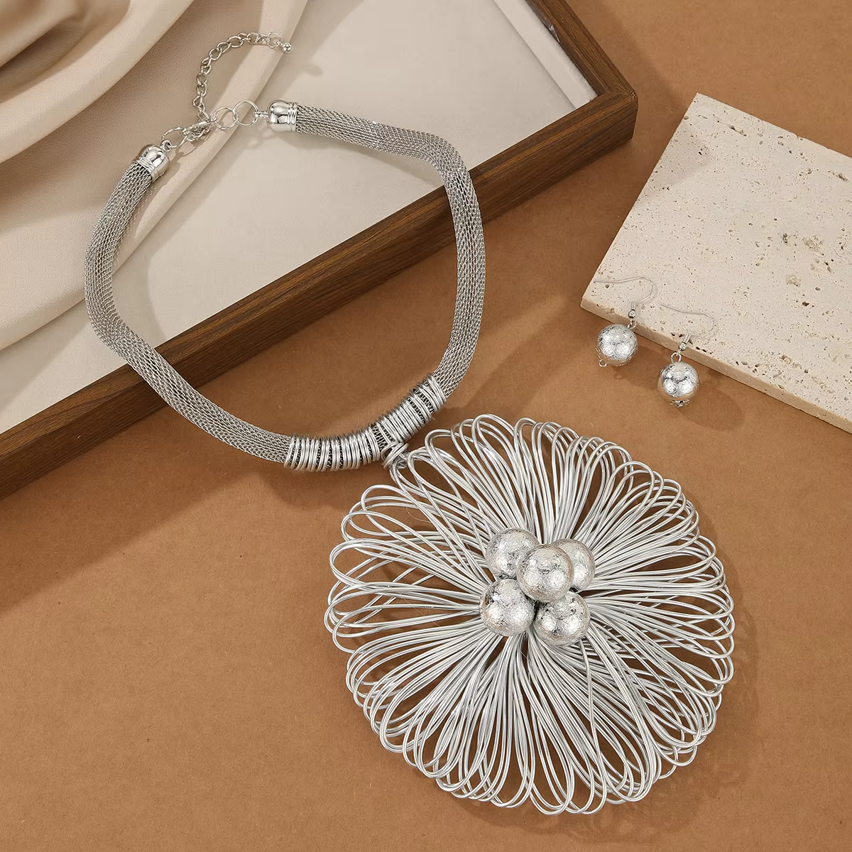 Ensemble de bijoux tendance au design unique