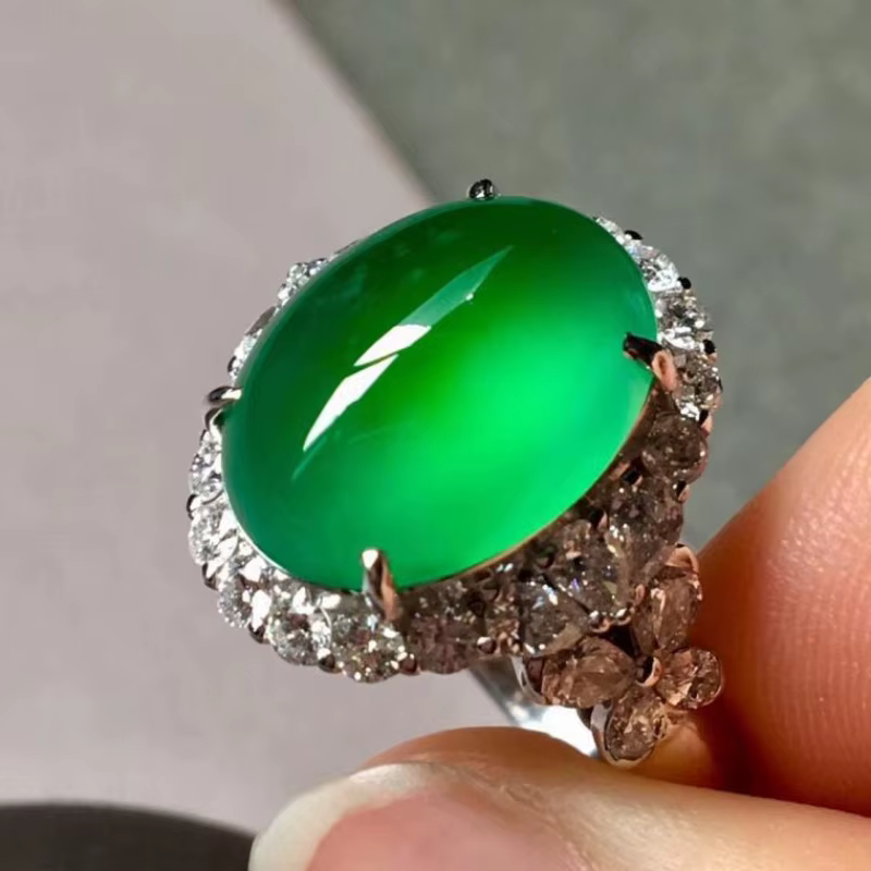 Bague de fiançailles chrysoprase incrustée de cristal pour femme