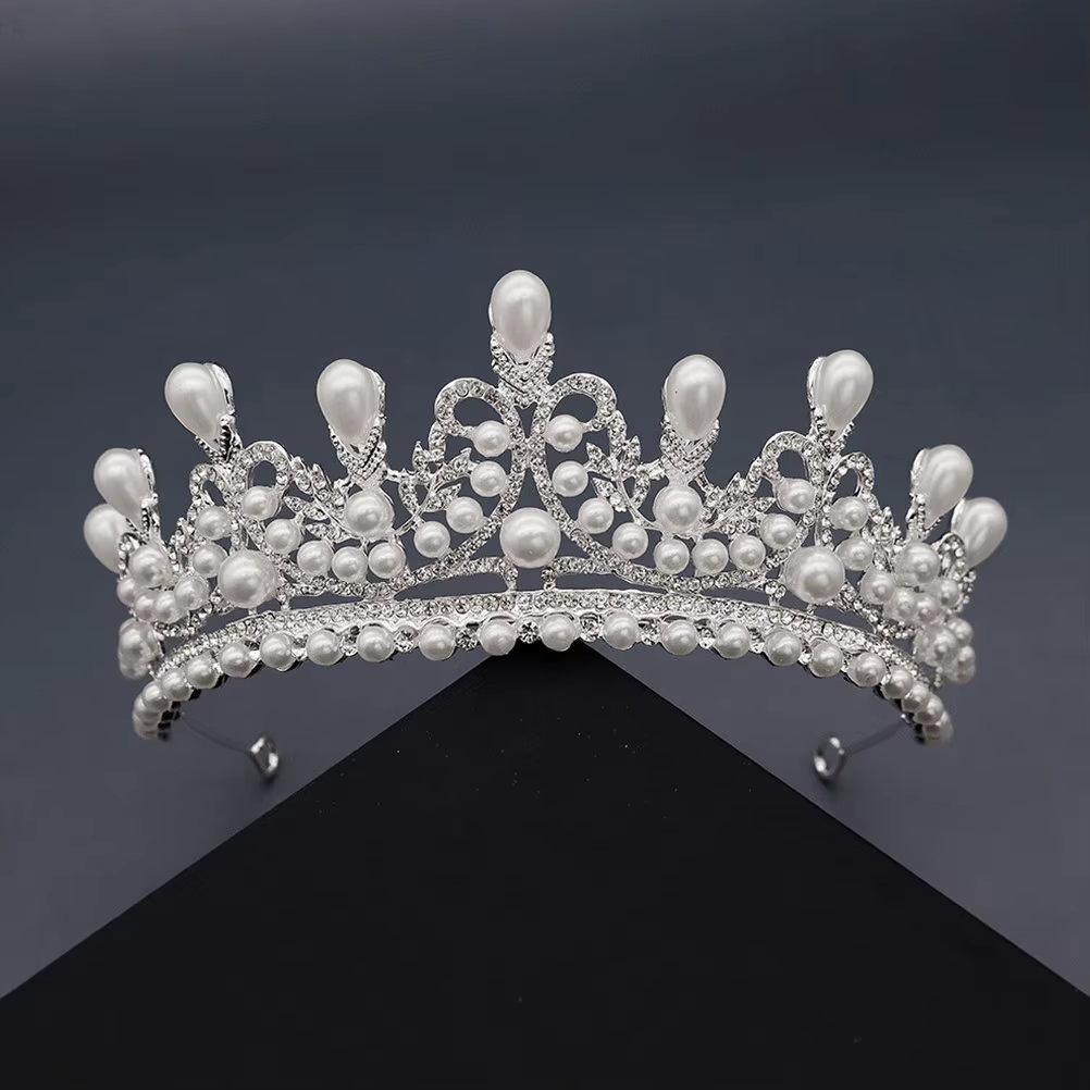 Couronne de perles incrustée de diamants