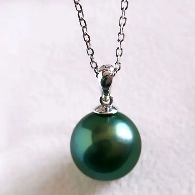 Collier pendentif en perles de verre bleu Tahiti