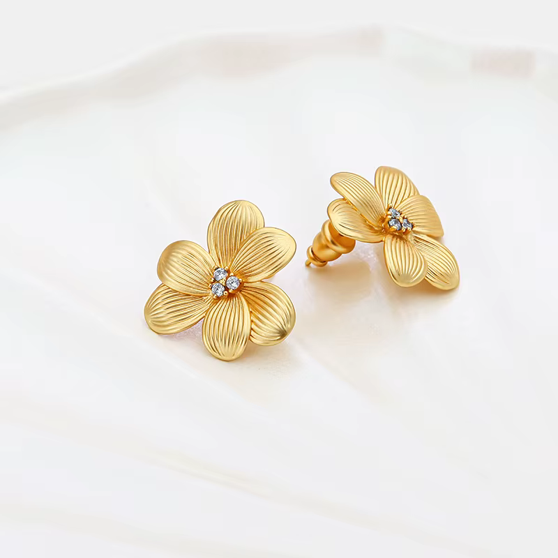 VAROLE luxe boucles d'oreilles florales pour femmes délicat brillant pétale Design avec zircon cubique couleur or bijoux