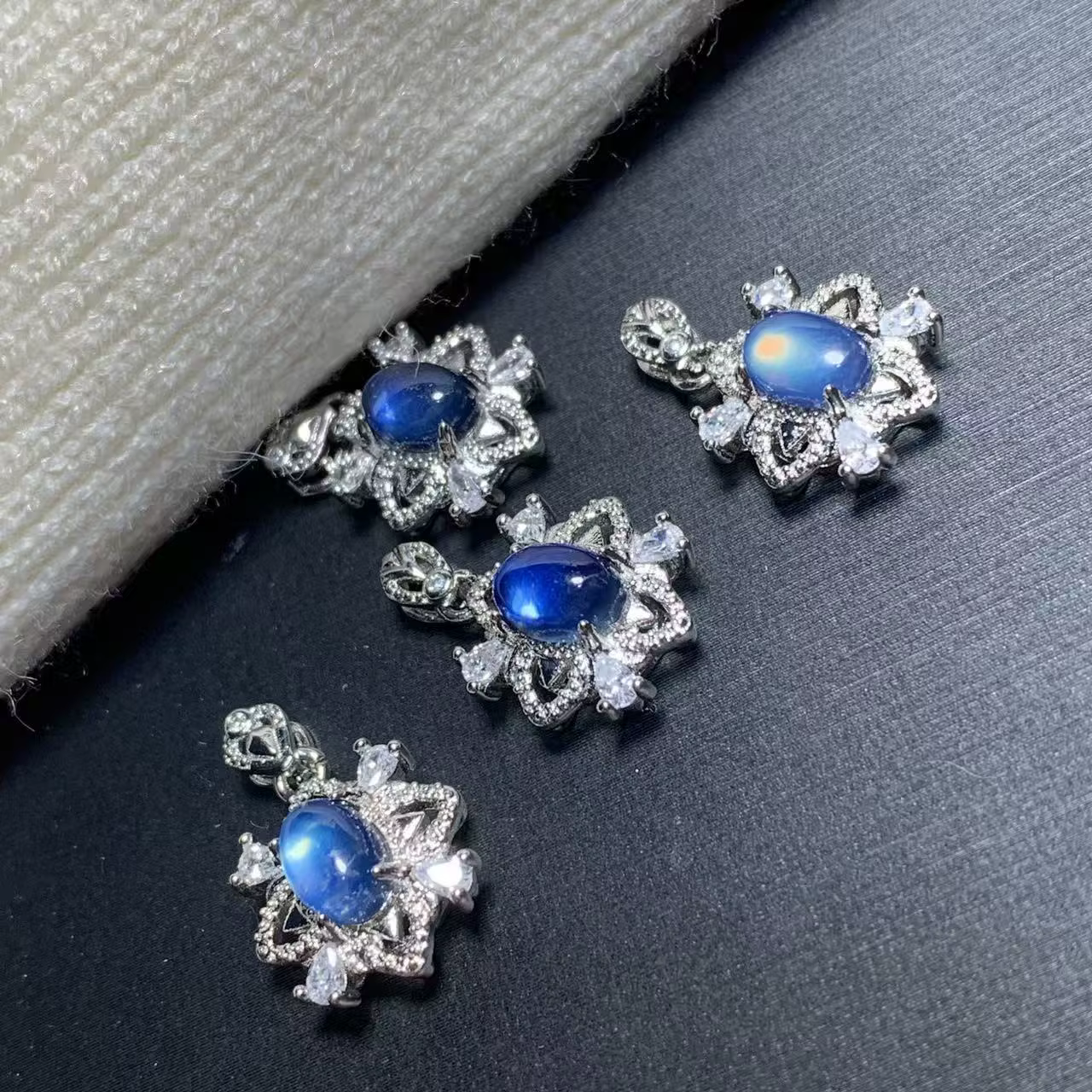 Collier pendentif en aquamarine naturelle