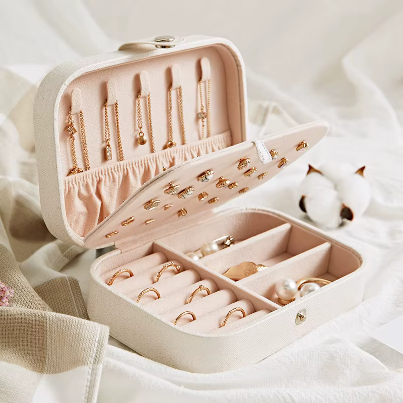 Boîte de rangement à bijoux portable à double couche avec boutons