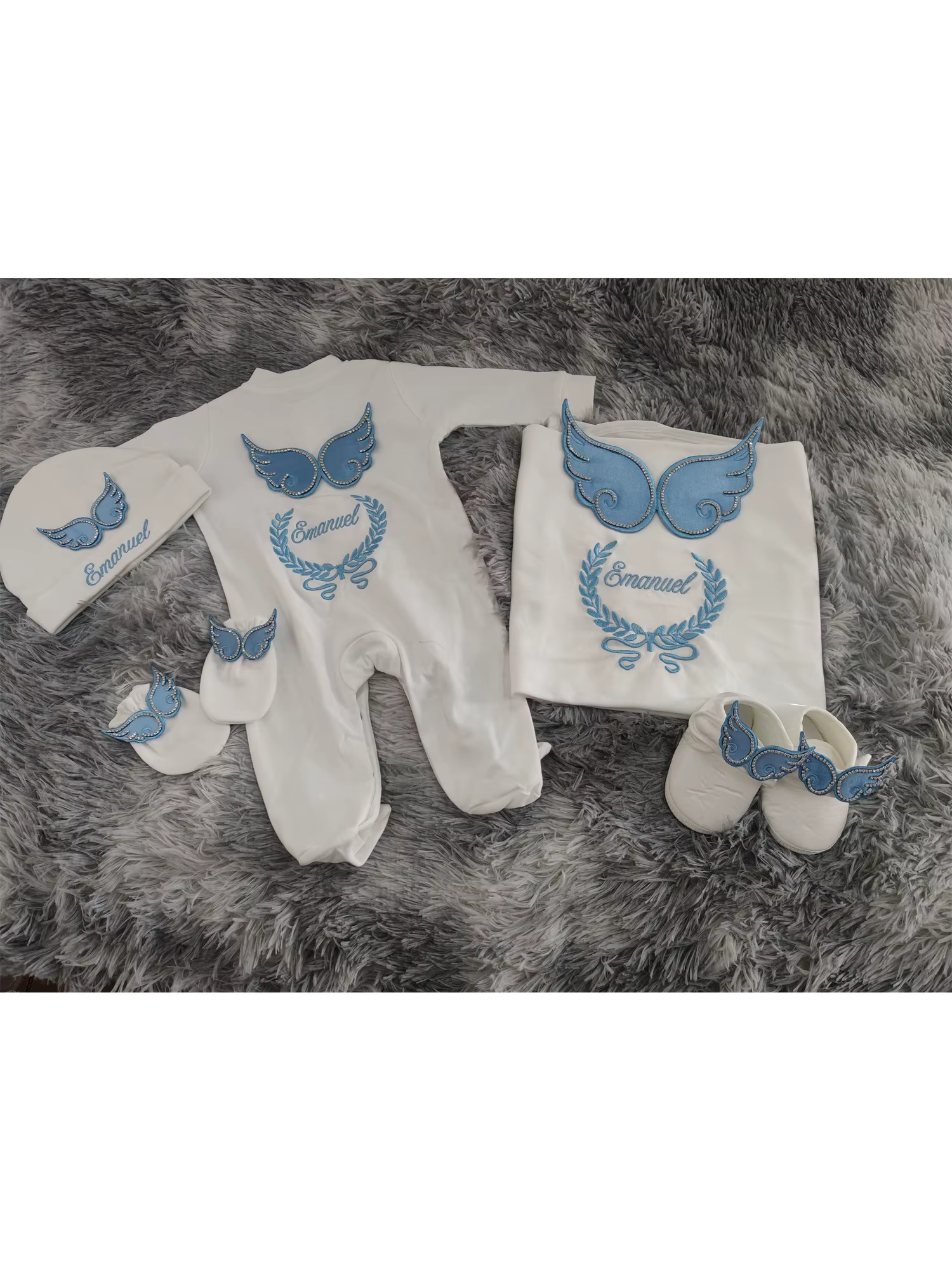 Ensemble de vêtements pour nouveau-né avec des ailes d'ange - Layette pour bébé brodée blanche et bleue | Cadeau en