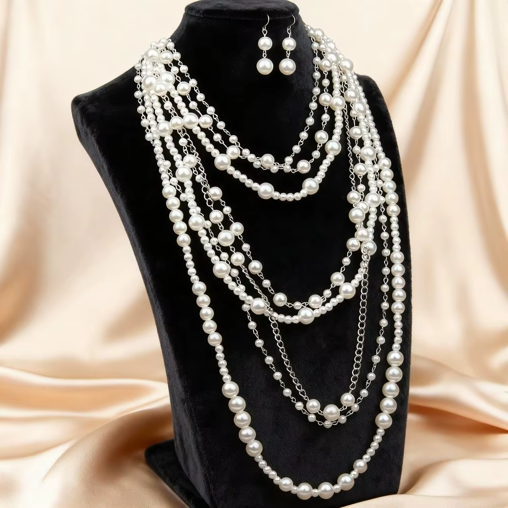 Collier élégant en fausses perles