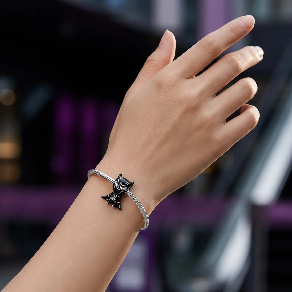 Breloque Super-héros en Émail Noir Argent S925 DSN Jewelry