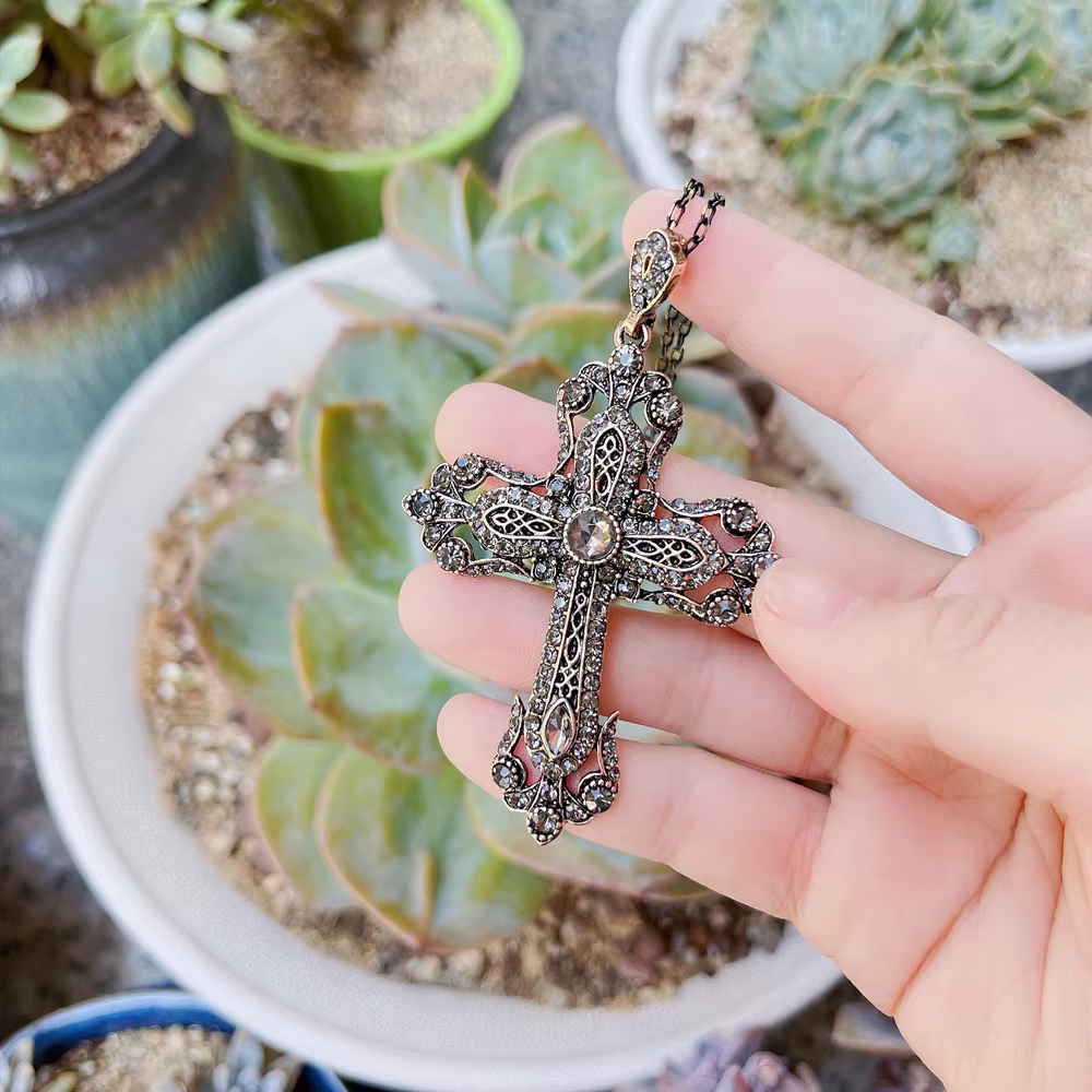 Neovisson Ethnic Jewelry Flower Cross Necklace Antique Gold Color Resin Ladies Favorite Gift Wedding