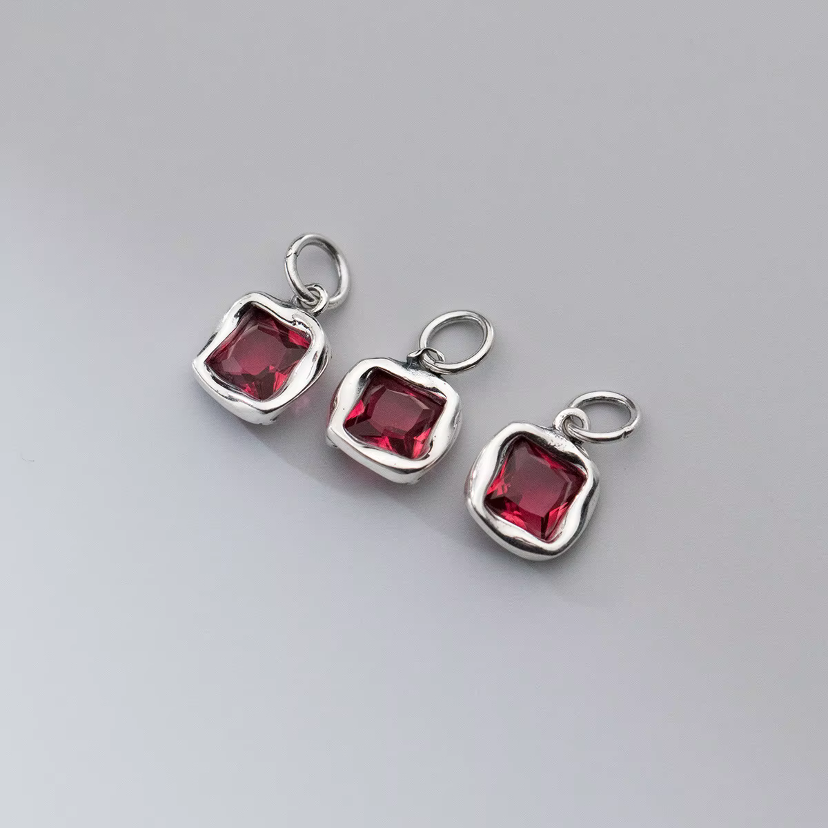 Breloques carrées en Zircon