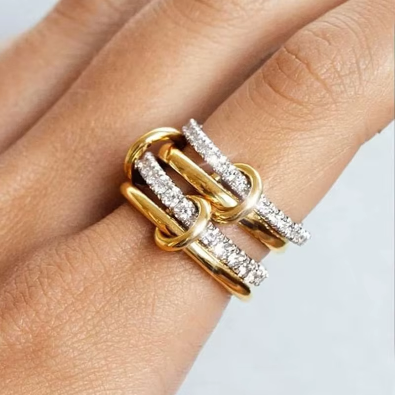 Une Niche bague de bijoux en cuivre bicolore à quatre anneaux