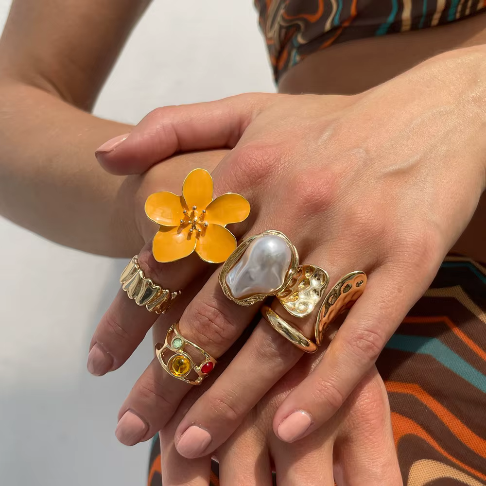 Un ensemble de bagues Vintage baroques en perles et fleurs pour femmes