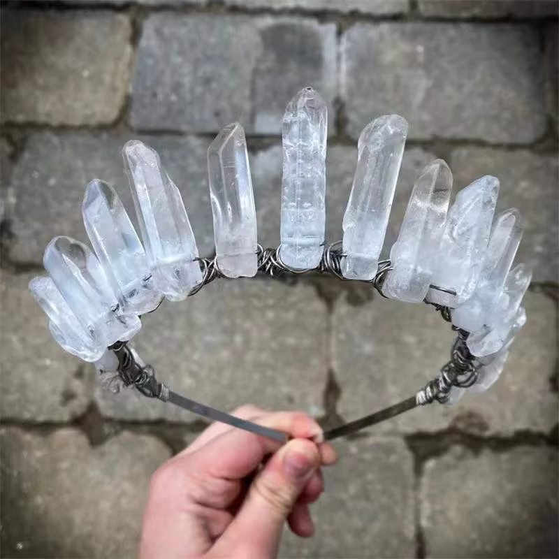 Serre-tête Couronne Rouge Profond Électroplaqué Or/Argent avec Cristaux Blancs Faits Main – Accessoire Cheveux Mariée