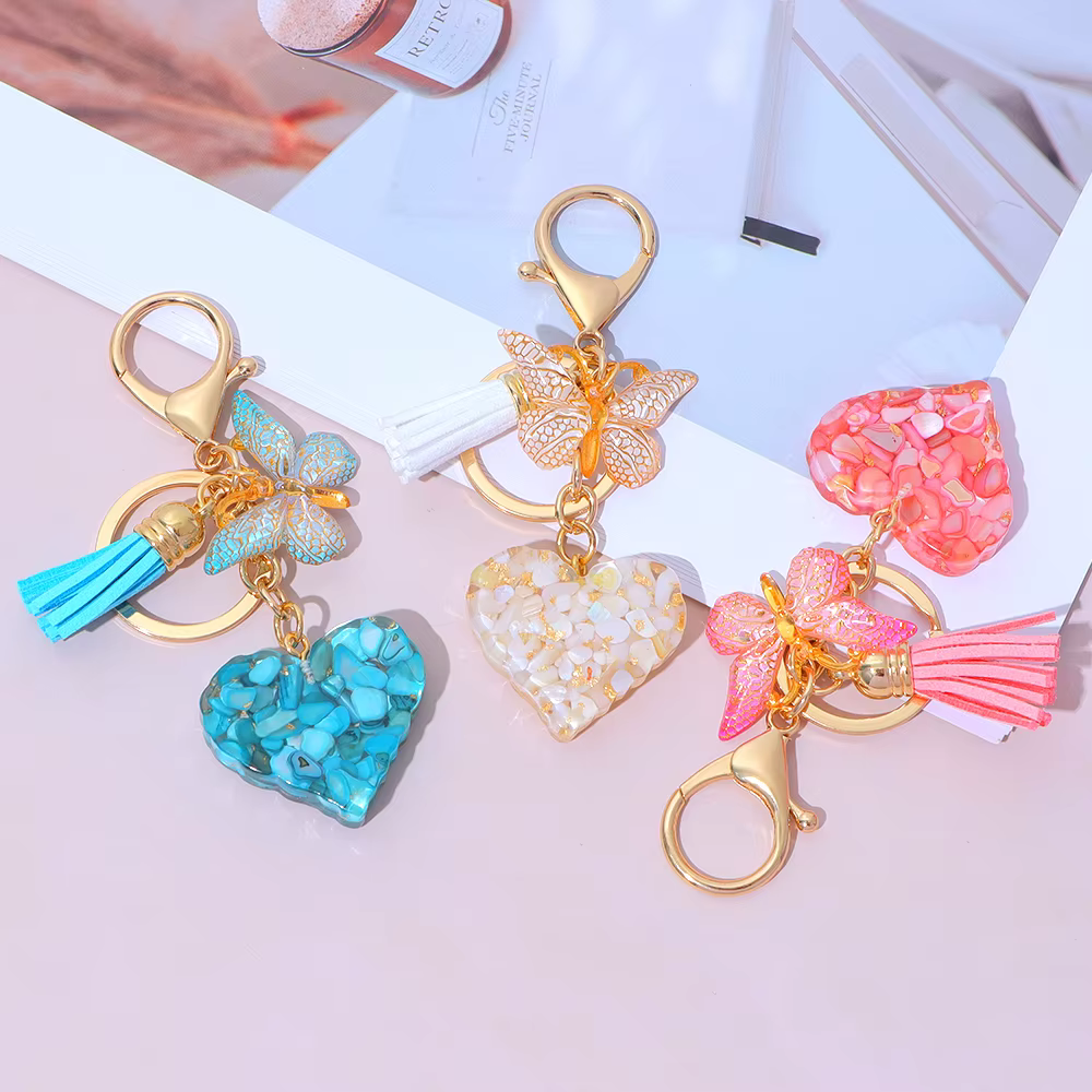 Porte-clés en forme de cœur en résine rempli de paillettes brillantes