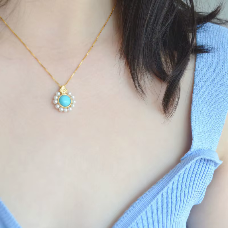 Ensemble de bijoux en argent incrusté de perles turquoises